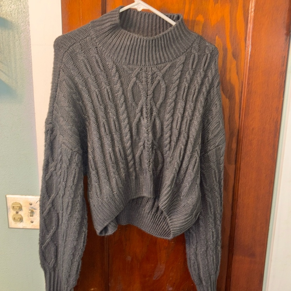 NWOT Women’s Arizona Cable knit cropped sweater size XXL.
